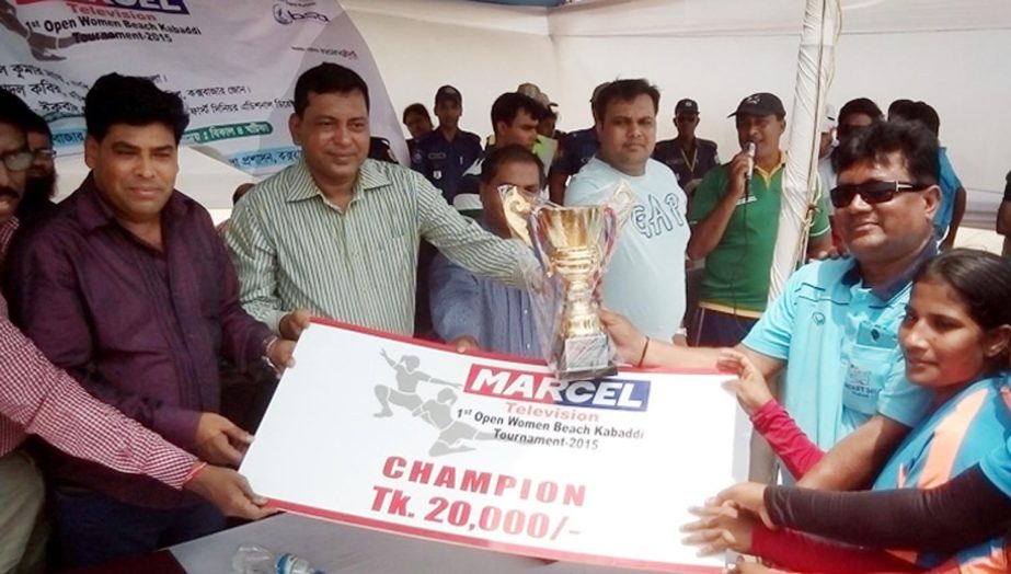 Members of Azad Sporting Club, the champions of the Marcel Television First Open Women's Beach Kabaddi Competition receiving the prize-money and trophy at the Laboni Point in Cox's Bazar Sea Beach on Saturday.