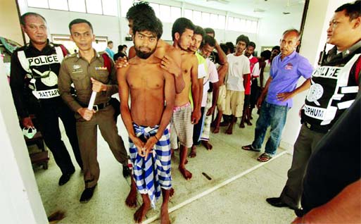 Suspected Rohingya migrants from Myanmar and Bangladesh line up at Rattaphum district hall in Thailand's southern Songkhla province near Malaysian border on May 9, 2015. Reuters photo