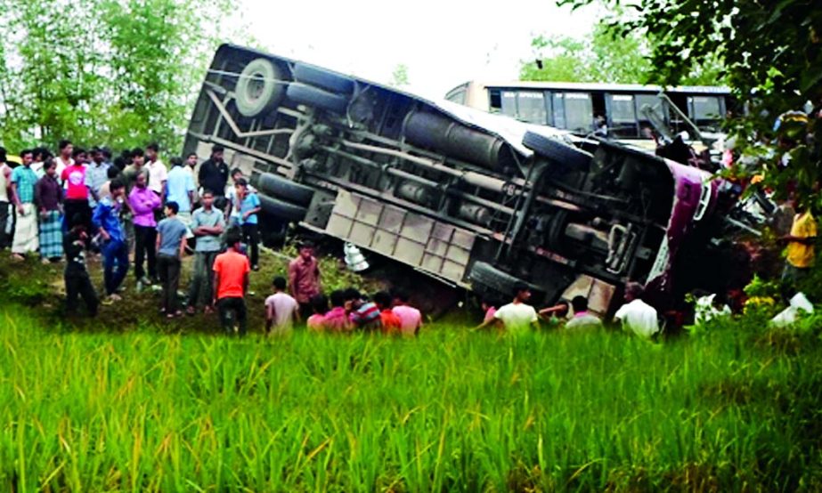 Two people were killed and 15 others injured when a bus plunged into a roadside ditch on the Rangpur-Dinajpur highway at Kamarpukur village in Syedpur upazila on Saturday.