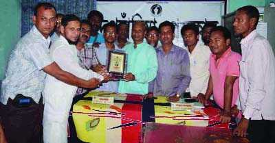 DUPCHANCHIA(Bogra): Journalist Golum Faruk receiving a crest at a reception programme accorded to him in Dupchanchia Upazila on Saturday.