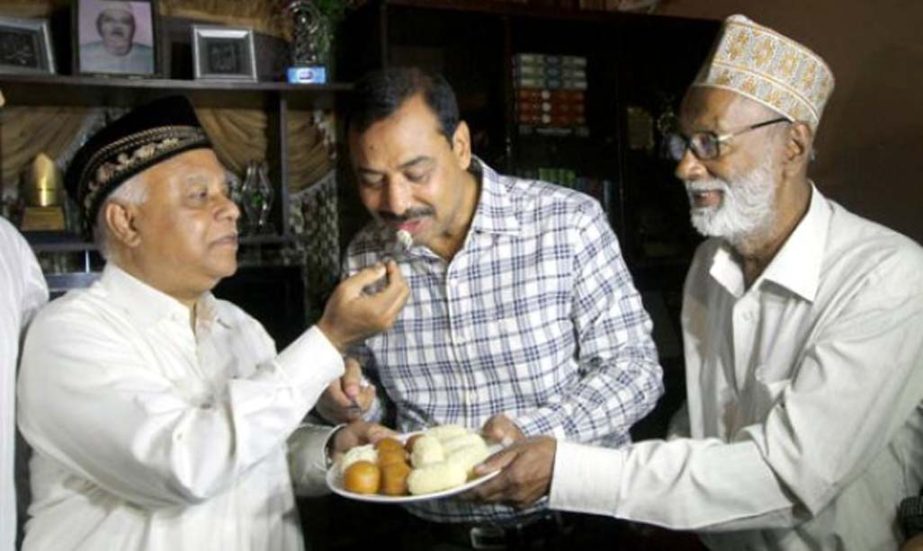 Former mayor of CCC Alhaj M Manzoor Alam greeted newly-elected Mayor CCC AJM Nasir Uddin at his residence yesterday.