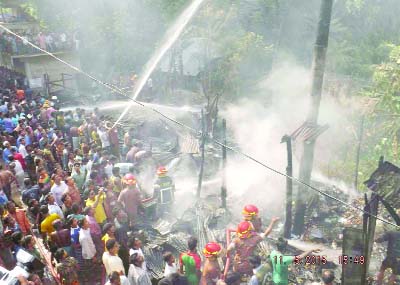 BARISAL: Members of Fire Service trying to control the fire at Rahamatpur Bazar near Barisal Airport police station on Monday afternoon.