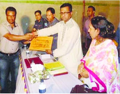 NANDAIL(Mymensingh): Anwarul Abedin Khan Tuhin MP receiving a crest from a leader of Nandail Primary Assistant Teachers' Association on the occasion of a view exchange meeting recently. Among others, Mrs Anarkoli, Upazila Education Officer, Syed Abdul