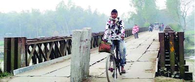 NILPHAMARI: The risky iron bridge on Jamunashori River at Hortokitola corner on Nilphamari- Demra Road needs immediate repair. This picture was taken on Saturday.