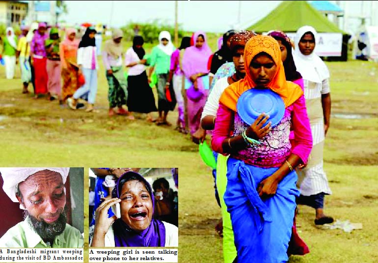 Rohingya migrant women, who arrived in Indonesia by boat, hold plates as they queue up for breakfast inside a temporary compound for refugees in Kuala Cangkoi village in Lhoksukon, Indonesia's Aceh Province May 17, 2015. Internet photo