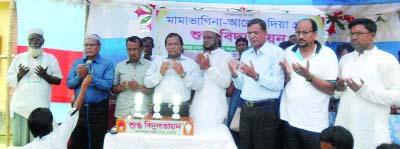 JAMALPUR: State Minister for Textile and Jute Mirza Azam MP offering Munajat at the inauguration programme of electricity connections at Alokhdia- Mamabhagina village as chief guest yesterday.