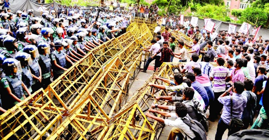 Progressive Chhatra Jote's procession in city near Doel Chattar were obstructed by the police on Wednesday when they were moving towards Home Ministry demanding punishment to culprits involved in Pahela Baishakh incident.