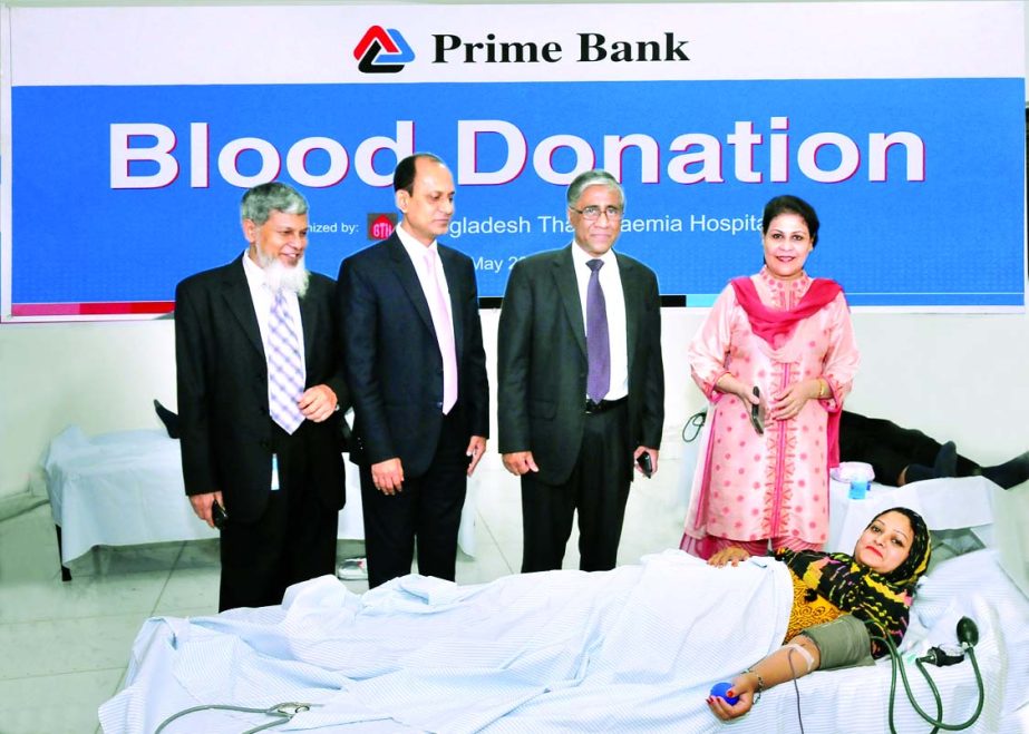 Ahmed Kamal Khan Chowdhury, Managing Director of Prime Bank Limited, inaugurating a blood donation program in association with Bangladesh Thalassaemia Hospital to celebrate the bank's 20th anniversary at its head office on Wednesday.