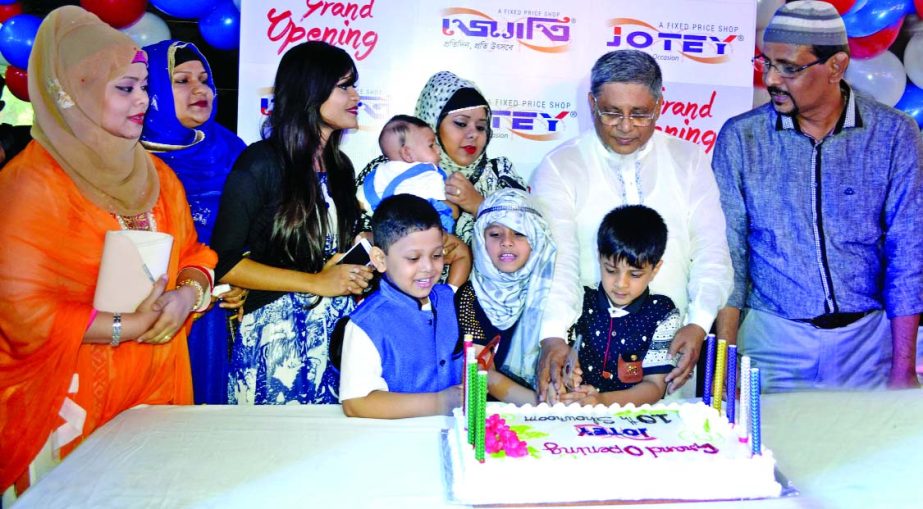 Mohammed Lokman Hossain Liton, Chairman of Jotey Sharee, inaugurating its 10th showroom at Dhanmondi's Rapa Plaza recently. Sarwar Hossain, Managing Director, Talha Zobaer Ibne Lokman, Director of the company were present.