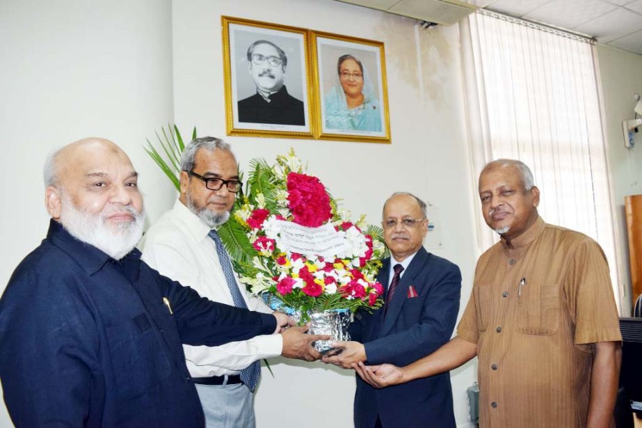 Representatives of International Islamic University Chittagong( IIUC) meet with the newly- appointed Chairman of University Grants Commission Prof Abdul Mannan on Wednesday.