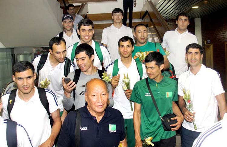 Turkmenistan Volleyball team arrived at the Hazrat Shahjalal International Airport in the city on Thursday.