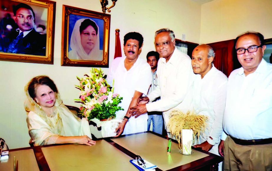 Four-member of Jatiya Party Presidium led by Ahsan Habib Linkon on Monday called on former Prime Minister and 20-party alliance leader Begum Khaleda Zia at her Gulshan office.