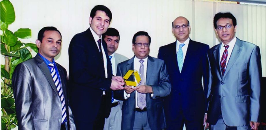 Shafiqul Alam, Managing Director of Jamuna Bank Limited receiving "Gold Trade Award-2014" from Maumer Mesak, Relationship Manager, Financial Institutions, Commerzbank AG recently for excellent partnership in Trade Finance in the year 2014. AKM Saifuddi