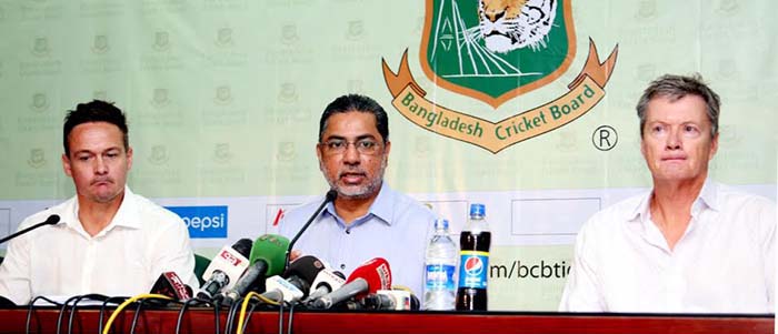 Bangladesh Cricket Board (BCB) vice president Mahbub Anam addressing a press conference at Mirpur on Monday.