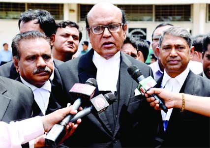 Advocate Khondkar Mahbub Hossain, lawyer of BNP Chairperson Begum Khaleda Zia briefing journalists when the latter left Bakshi Bazar Special Court in the city on Monday after appearing before there.