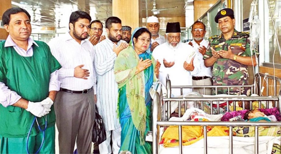 Chairman of PHP Group Sufi Mizanur Rahman (3rd from right) alongwith other senior officials of the Group and Director, physicians of Chittagong Medical College Hospital offering prayer at Child Ward premises of the hospital after handing over donation to