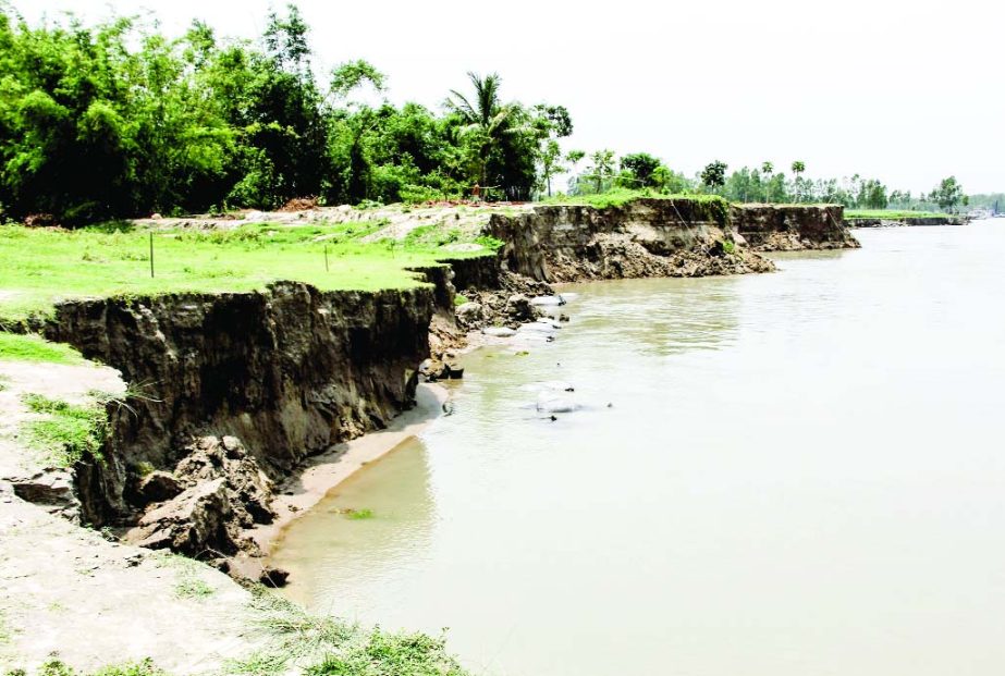 SIRAJGANJ: A view of Jamuna River erision at Sirajganj Sadar Upazila point. This picture was taken on Tuesday.