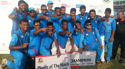 The players of the Prime Bank South Zone team celebrate after securing the Bangladesh Cricket League title at the Zahur Ahmed Chowdhury Stadium in Chittagong on Wednesday.