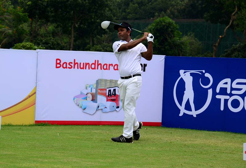 Siddikur Rahman in action during the first day of the Bashundhara Bangladesh Open Golf Tournament at the Kurmitola Golf Club on Wednesday.