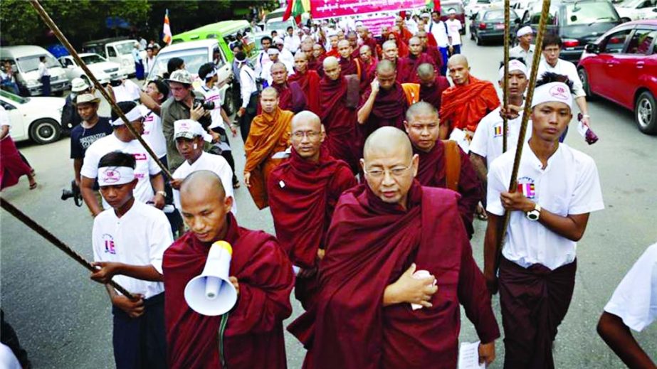 About 400 people, including 40 monks, gathered to show their support for the anti-Rohingya campaign in Yangon.