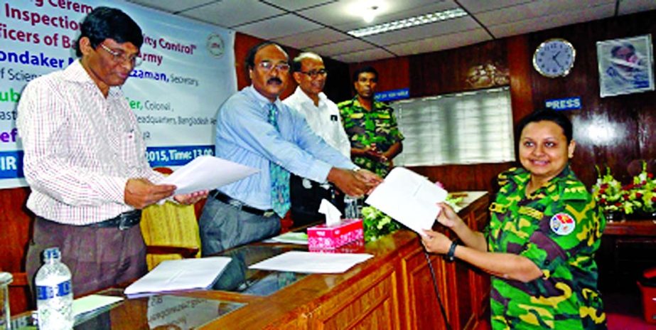 Khandaker M Asaduzzaman, Secretary of Ministry of Science and Technology, handing over certificate to officers of Bangladesh Army of a training on "Food Inspection and Quality control" at Bangladesh Council of Scientific and Industrial Research on Thurs