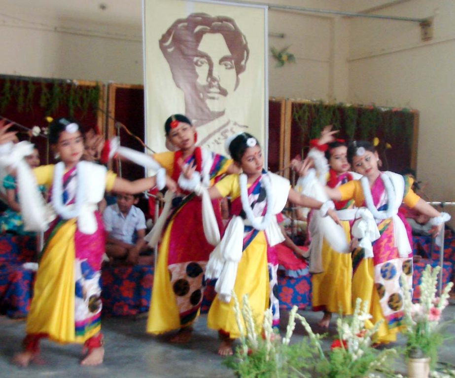 Sonartari Fulki arranged a cultural function marking the 116th birth anniversary of national poet Kazi Nazrul Islam at School premises yesterday.