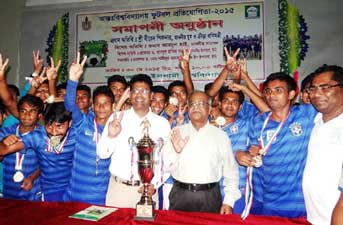 Members of Islamic University, the champions of the Inter-University Football Tournament with the guests pose for a photo session at the central auditorium of Islamic University, Kushtia on Saturday.