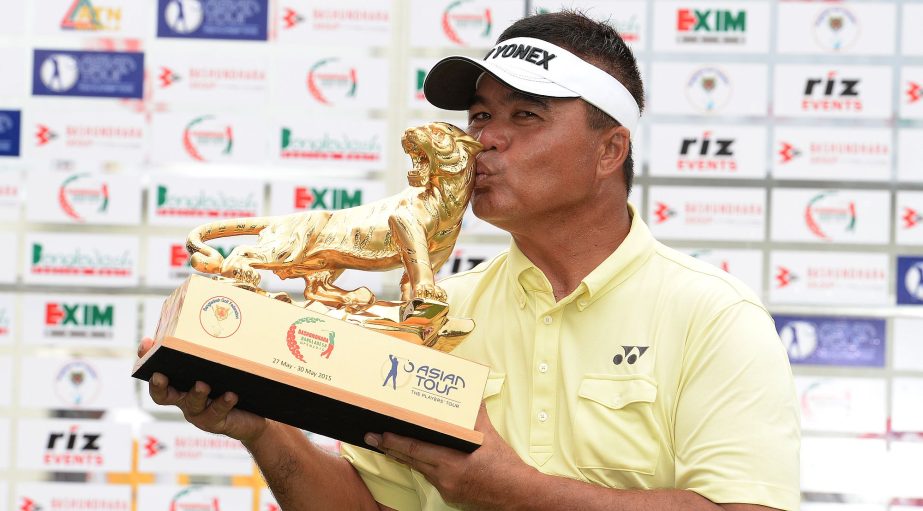 Mardan Mamat of Singapore kisses his fifth Asian Tour title at the Kurmitola Golf Club on Saturday.