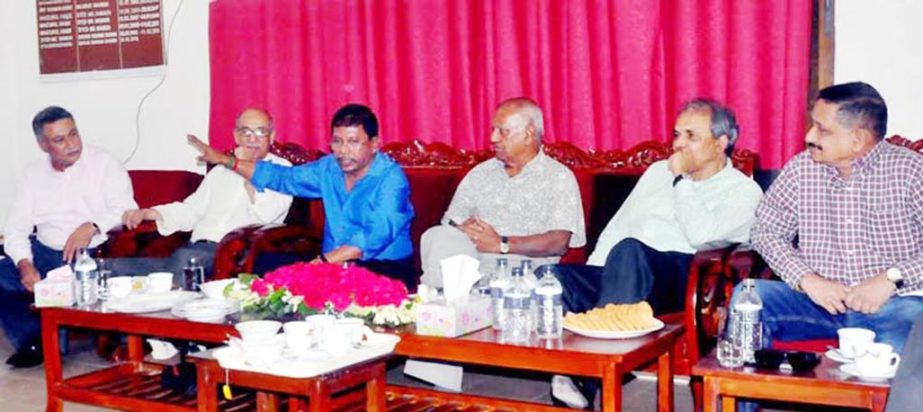 Former cricketer of Bangladesh National Cricket team SM Raquibul Hasan talking to the former senior cricketers at the office room of Bangladesh Sports Journalist Association on Sunday.