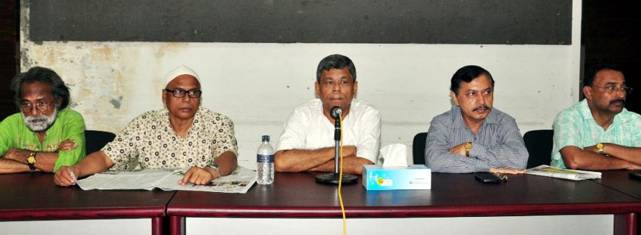 Former President of Jatiya Press Club Shawkat Mahmud addressing a protest meeting on present situations Jatiya Press Club at the club previses on Sunday. Leaders of BNP-led journalists former were also present.