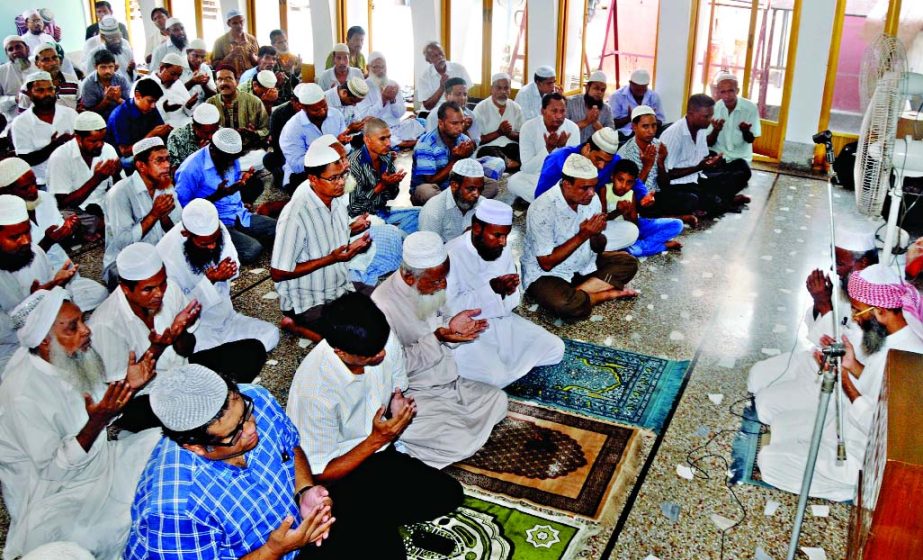 On the occasion of 46th death anniversary of Founder Editor of The Daily Ittefaq and prominent journalist of the sub-continent Tofazzal Hossain Manik Mia, a doa mahfil was held at Kajla Ittefaq office on Monday.