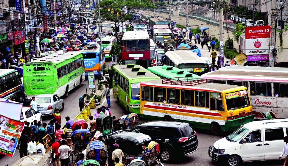 City experienced severe gridlock due to unplanned traffic system causing sufferings to commuters. Photo shows haphazard movement of vehicles at Paltan area on Monday.