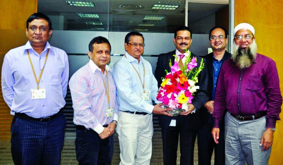 Abrar A Anwar, Chief Executive Officer of Standard Chartered Bank Bangladesh, receiving bouquet from the Institute of Cost and Management Accountants of Bangladesh President ASM Shaykhul Islam, FCMA at his office on Thursday. Past Presidents of ICMAB Muza