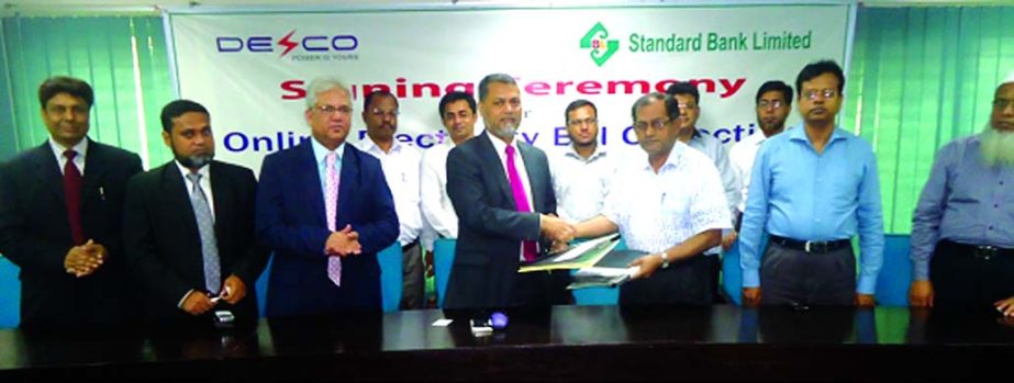 Mamun-Ur-Rashid, Deputy Managing Director of Standard Bank Limited and ASM Chenghize, acting Board Secretary of DESCO, sign an agreement for collecting electricity bill through online banking system from SBL branches recently.