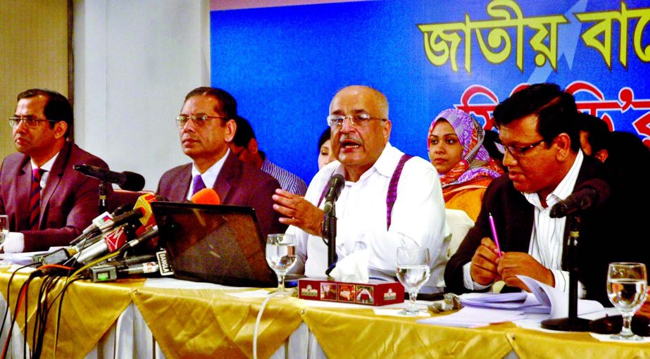 Economist Dr. Debapriya Bhattacharya addressing a media briefing on sNational Budget for FY-2015-16 at BRAC Inn Centre on Friday organised by Centre for Policy Dialogue.