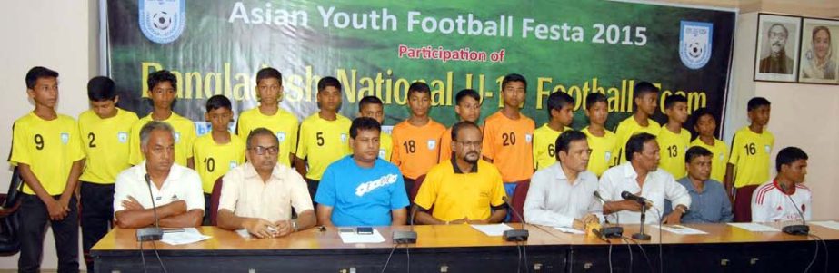 The players of Bangladesh Under-12 Football team and the officials of Bangladesh Football Federation (BFF) pose for photograph at the BFF House on Saturday.