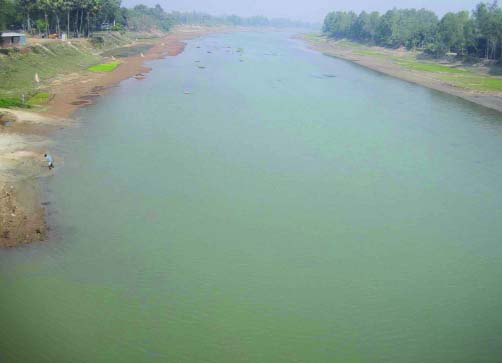 NAOGAON: Mighty Atrai River has turned into a dead canel which needs immediate reexcavation for agriculture and environment of the adjacent areas. This picture was taken from Naogaon district on Saturday.