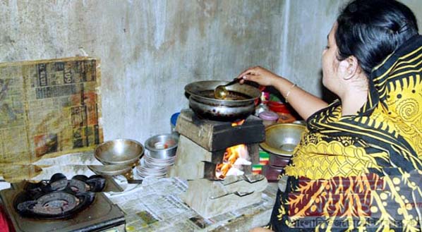 A housewife seen cooking foods with the help of Bandhuchula (modernized claymade oven) in the Port city yesterday.