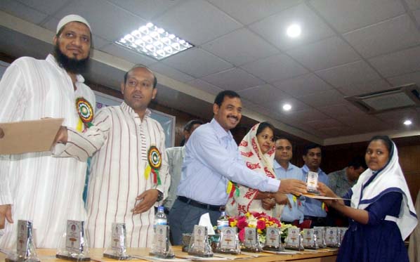 CCC Mayor AJM Nasir Uddin giving prizes as Chief Guest at a reception accorded to renowned personalities and meritorious students in a programme at the Port city organised by Kindergarten Association, Chittagong on Sunday.