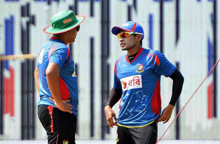 Mushfiqur Rahim has a chat with Chandika Hathurusingha at the Khan Saheb Osman Ali Stadium, Fatullah on Monday.