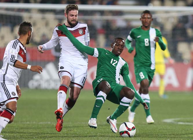 Nigeria's Ifeanyi (center) battles for the ball against Germany's Marc Stendera during their U20 soccer World Cup match in Christchurch, New Zealand on Thursday.