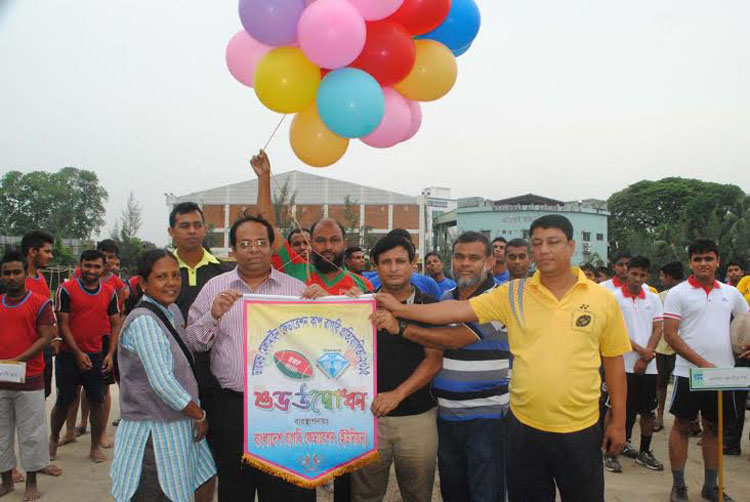 Secretary of National Sports Council Ashoke Kumar Biswas inaugurating the Diamond Melamine Federation Cup Rugby Competition by releasing the balloons as the chief guest at the Paltan Maidan on Thursday.