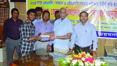 MYMENSINGH: Mymensingh Zilla Parishad Administration Adv Md. Zahirul Haq Khaoka distributing cheque for sub-stipend at Shaheed Abdul Jabbbar auditorium on Thursday.