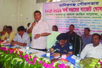 MANIKGANJ: State Minister for Health and Family Welfare Zahid Malek Swapan speaking at the budge announcing function of Manikganj Pourashava as Chief Guest yesterday.