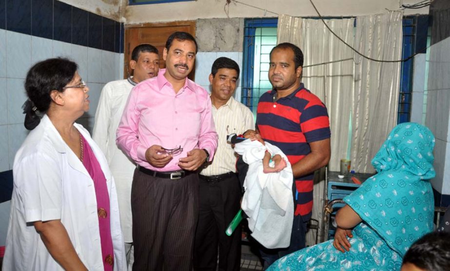 CCC Mayor A JM Nasir Uddin taking to patients while visiting Memom Matrisadan in the city on Sunday.