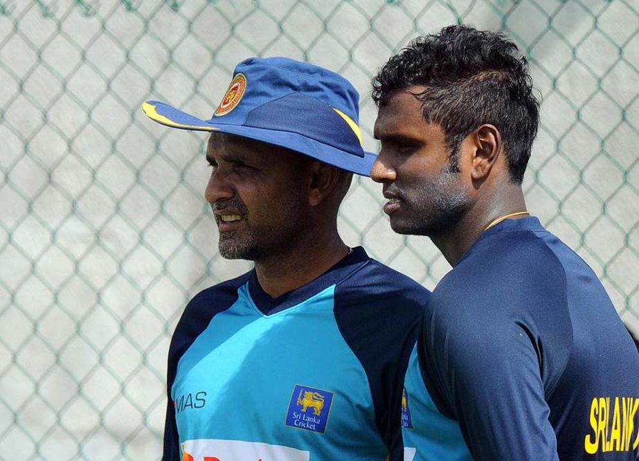 Sri Lanka cricket team captain Angelo Mathews (R) and team coach Marvan Atapattu chat during a practice session at the Galle International Cricket Stadium in Galle on Monday. Sri Lanka and Pakistan will play three Tests, five One-Day Internationals and tw