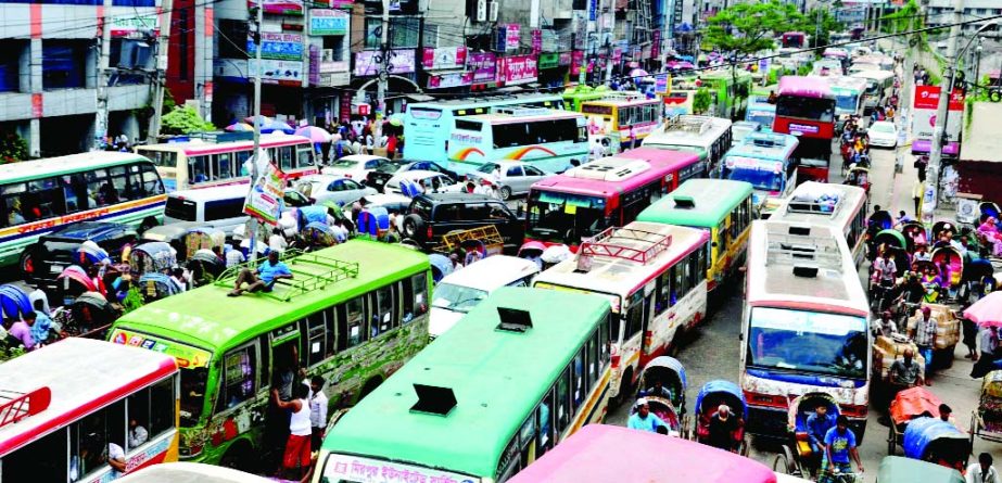 City witnessed massive traffic gridlock on Thursday ahead of Ramzan causing immense sufferings to commuters. This photo was taken from Topkhana Road.