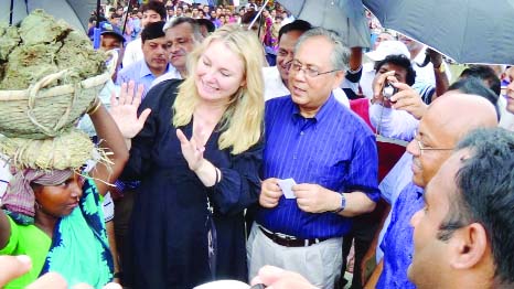 PATUAKHALI: Water Resources Minister Barrister Anisul Islam Mahmud and Minister for Infrastructure and Environment of Netherlands Melanie Schultz Van visited foreign-aided projects at Tushkhali village in Chotobighai Union under Patuakhali Sadar Upazila o