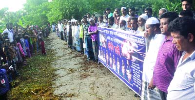 SHIBCHAR( Madaripur): Locals formed a human chain at Shibchar Upazila protesting killing of Jubo League leader Arshed Madbar and trader Shahajahan yesterday.