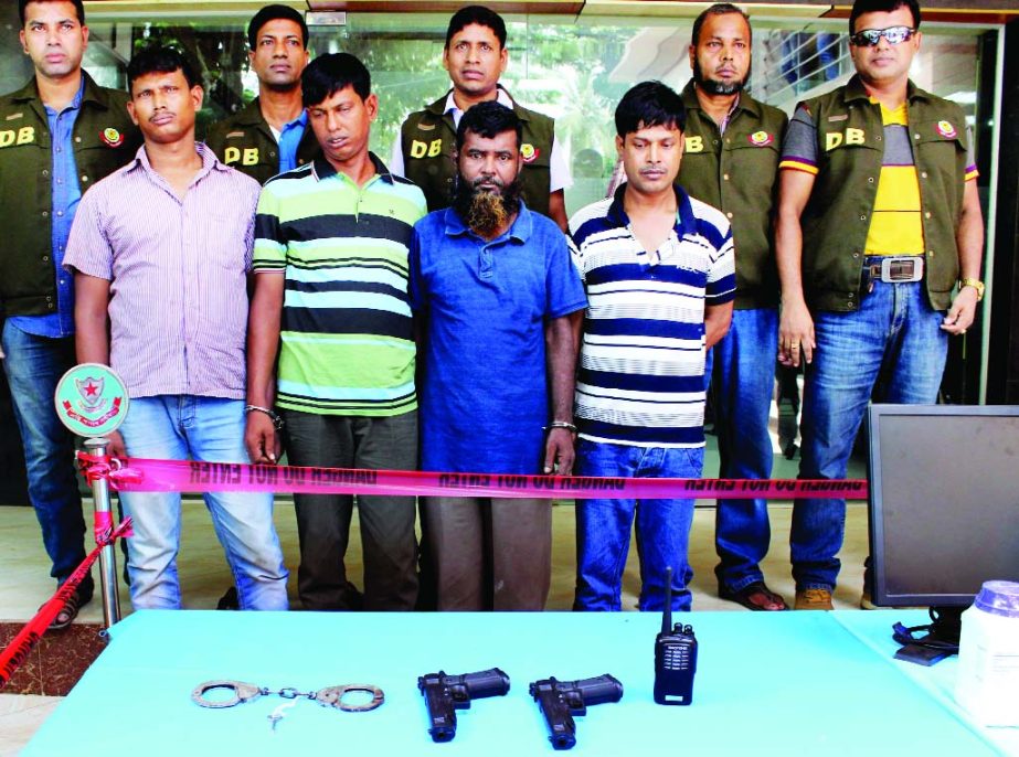 Four fake DB police were arrested from in front of the DU Jagannath Hall by DB police with two toy pistols and a hand cuff on Friday.